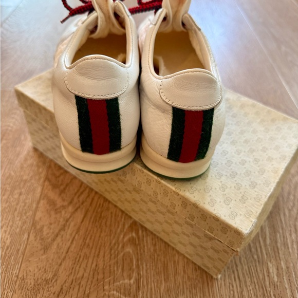 Gucci Cream Sneakers with Red Accents - Picture 4 of 5